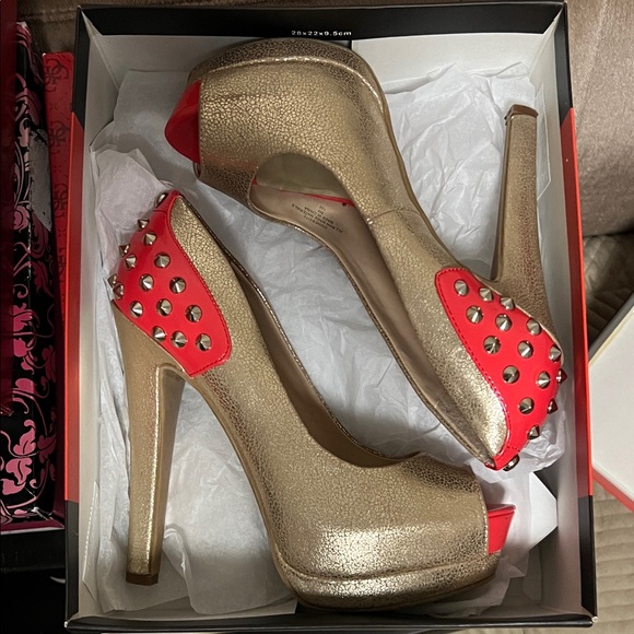 G by Guess Gold and Coral Red Studded Platform Heels, size 6 - Picture 1 of 3
